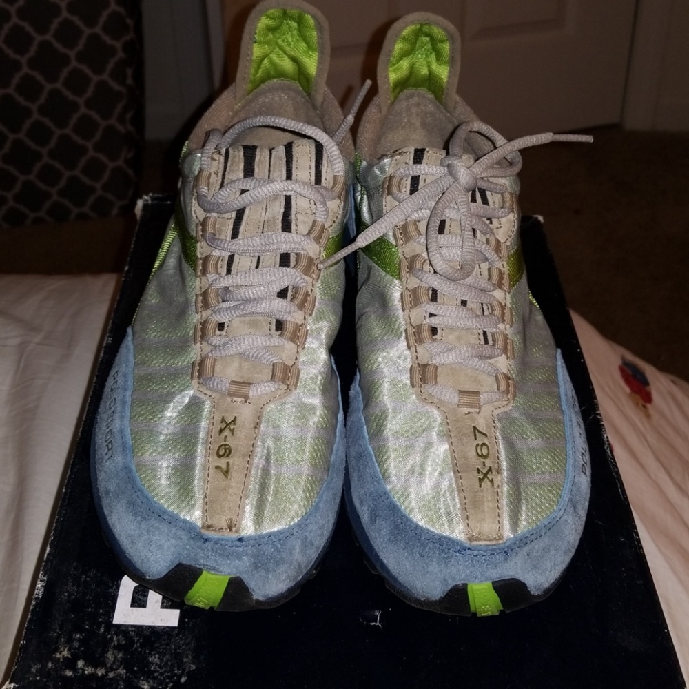 Sneakers